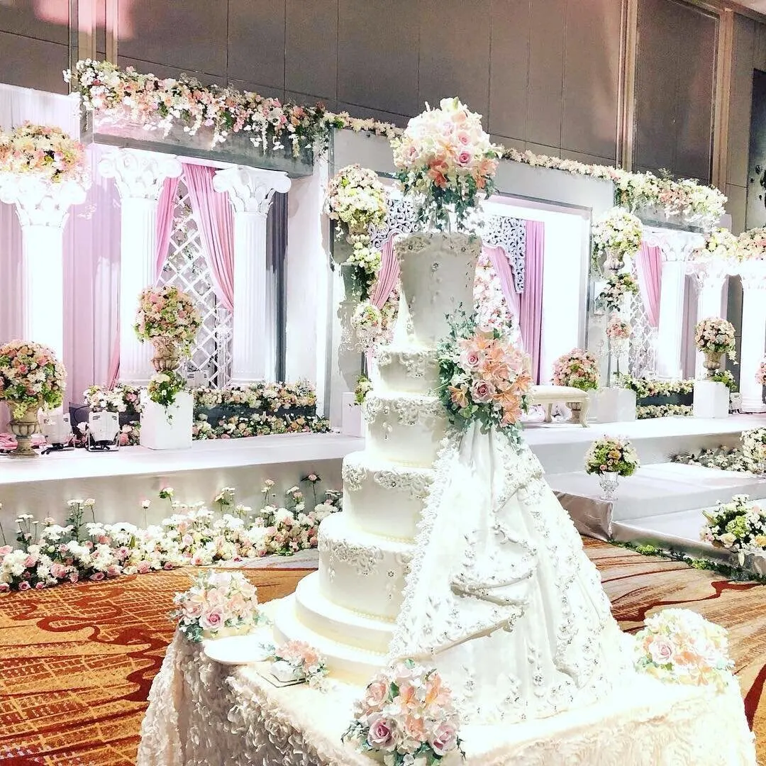 Wedding or engagement cake by Fainaz Milhan, 2018