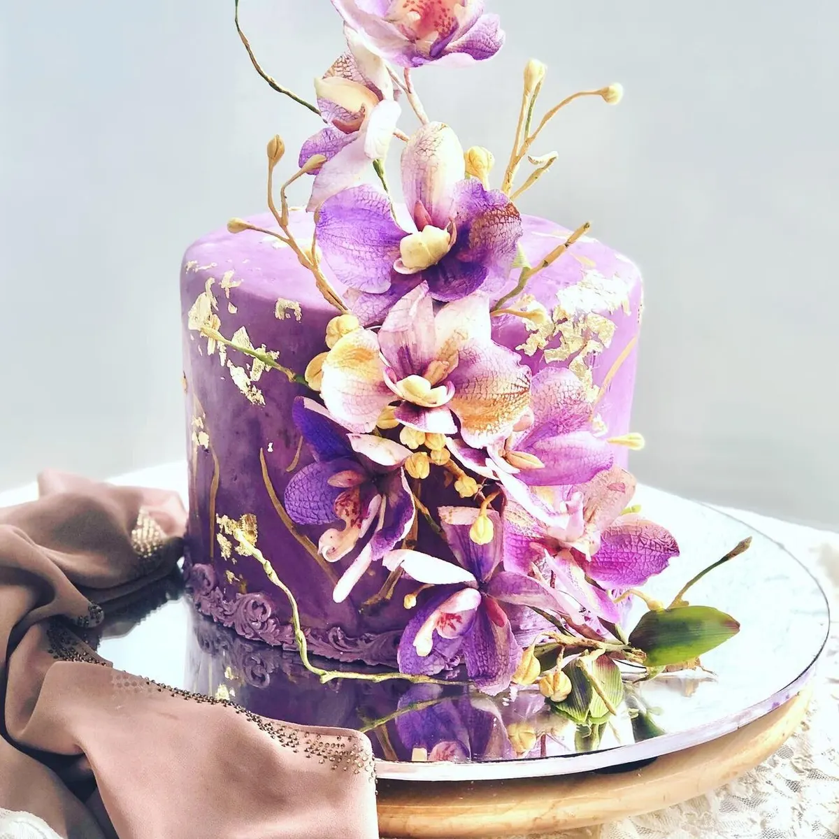 Cake with sugar flowers by Fainaz Milhan, 2020