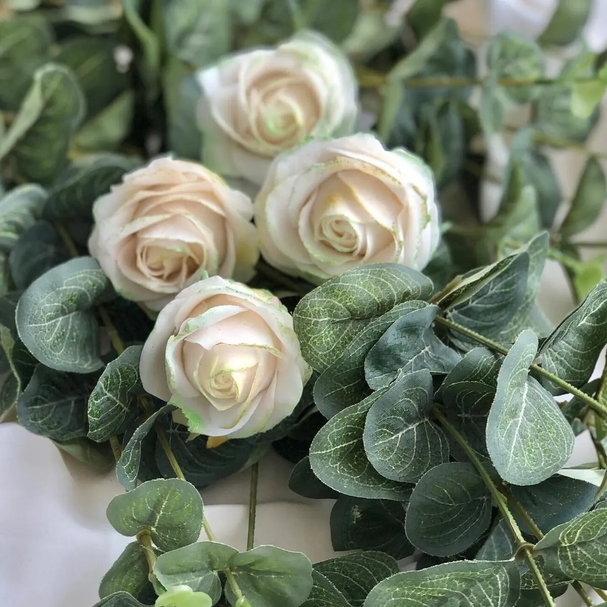 Cake with sugar flowers by Fainaz Milhan, 2020