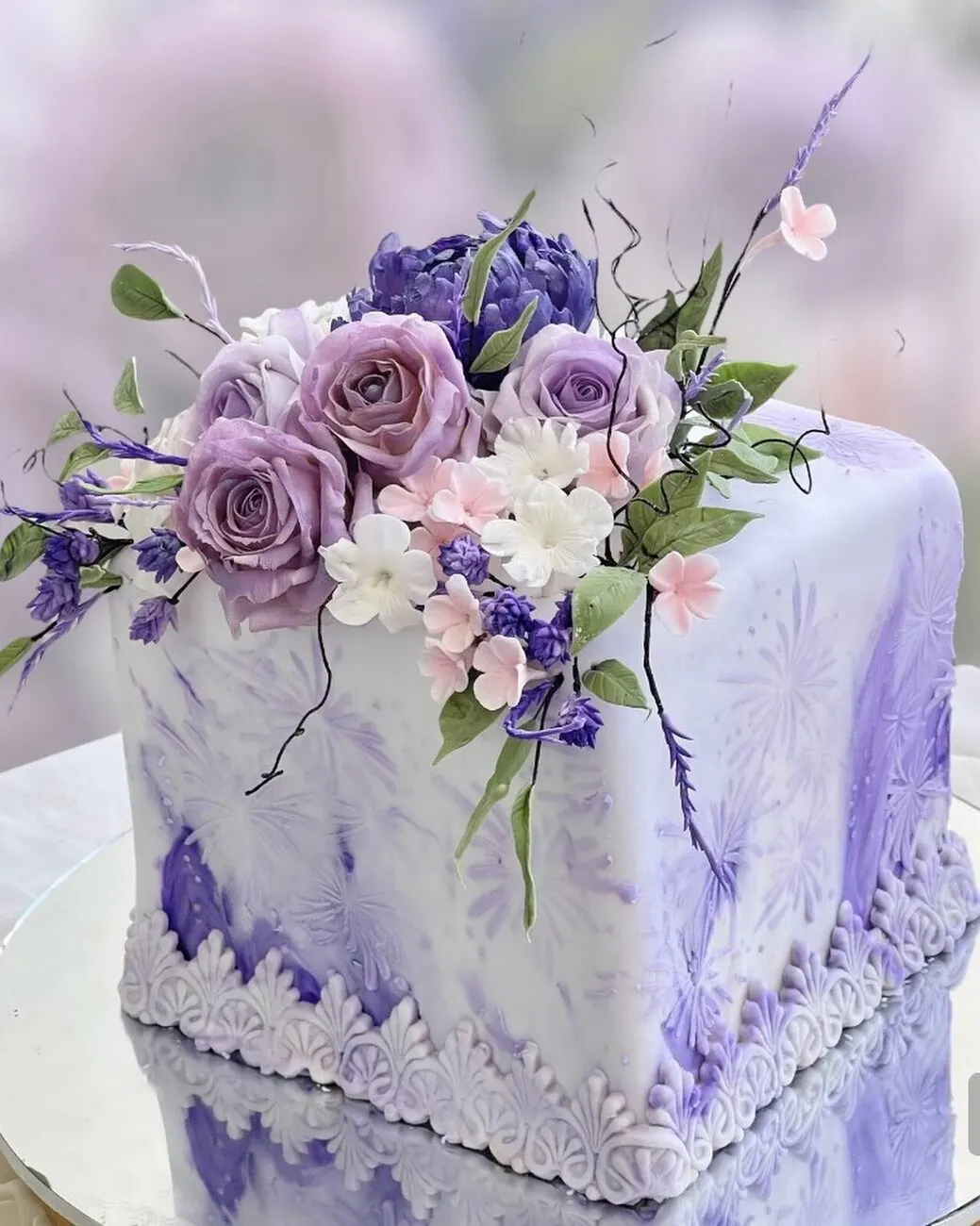 Cake with sugar flowers by Fainaz Milhan, 2023