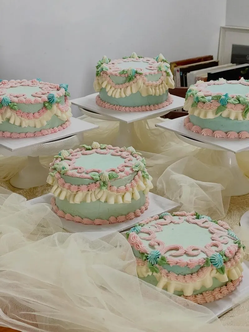 From a past Lambeth Cake Masterclass