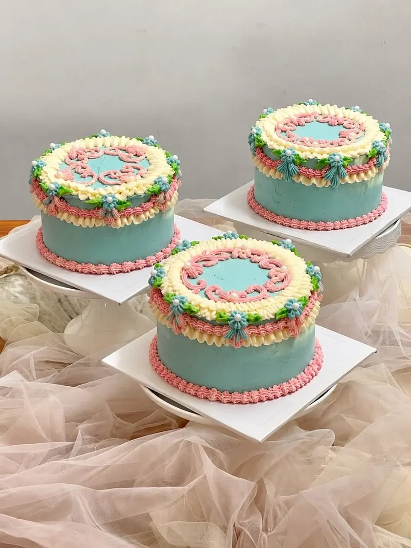 From a past Lambeth Cake Masterclass