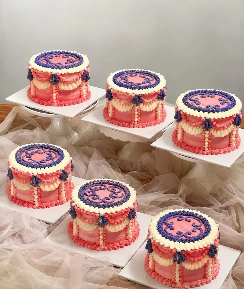 From a past Lambeth Cake Masterclass